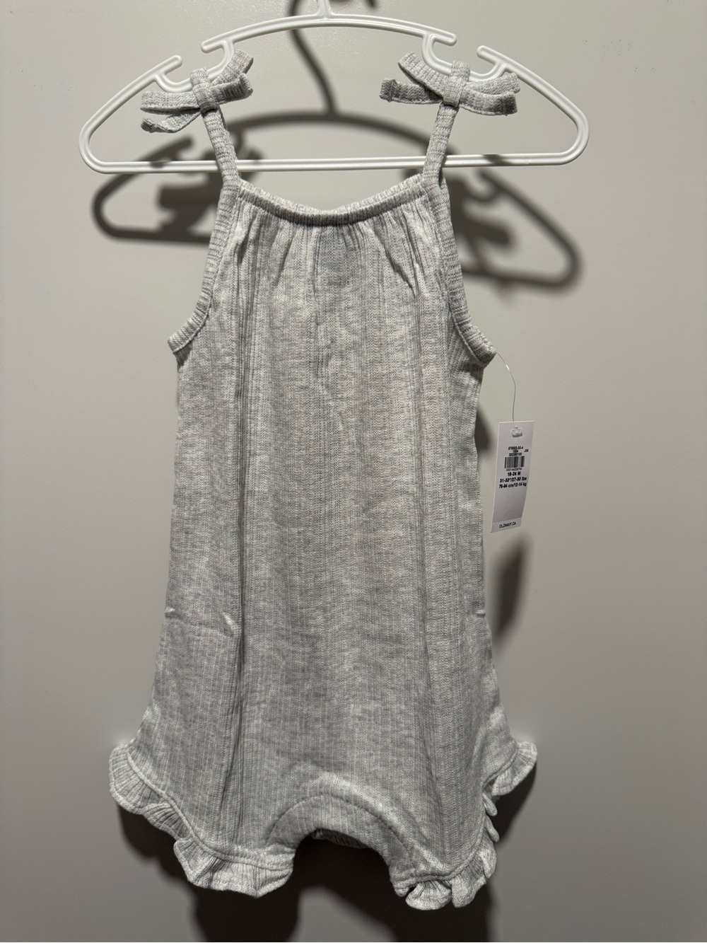 2/$15🥳 Old navy baby girls Lightweight Gray Ruffle-Hem romper NWT